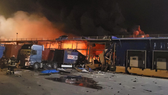 Atac cu șapte rachete în Odesa: Un centru comercial a fost distrus, iar o persoană a murit (FOTO)