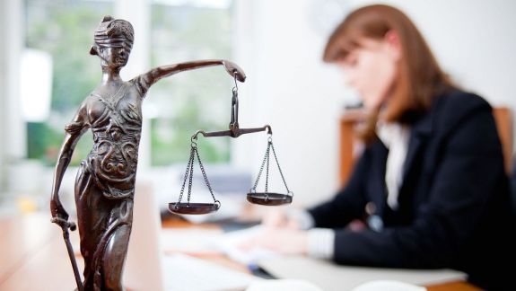 Avocații, nemulțumiți de majorarea plăților în bugetul social : „Dacă toți avocații din țară intră în grevă, criza gazelor o să pară nu chiar așa de complicată”