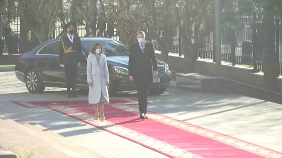 Maia Sandu îl întâmpină pe președintele României (LIVE)