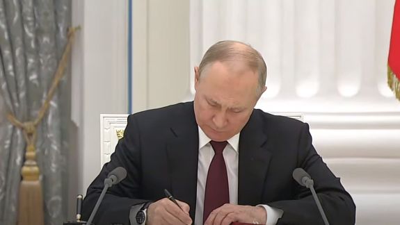 ULTIMĂ ORĂ! Putin a semnat decretul privind recunoașterea independenței celor două republici separatiste din estul Ucrainei
