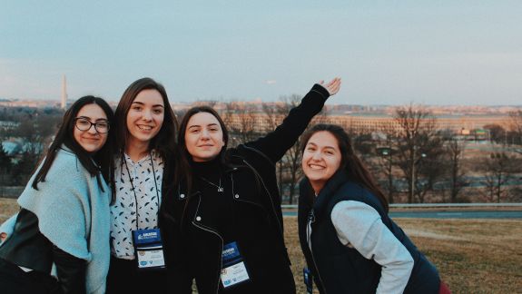 Ce condiții trebuie să întrunească elevii care aplică pentru programul FLEX - burse de studii în SUA (VIDEO)