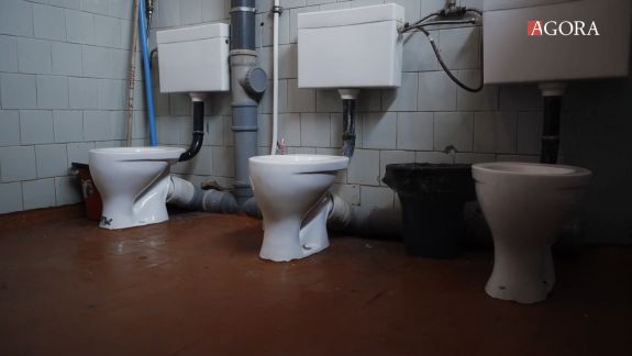 Ce crezi despre toaleta din școala ta? Elevii sunt invitați să participe la un sondaj