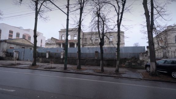 Cealaltă față a Chișinăului: Clădirile abandonate de timp și autorități (NO COMMENT)