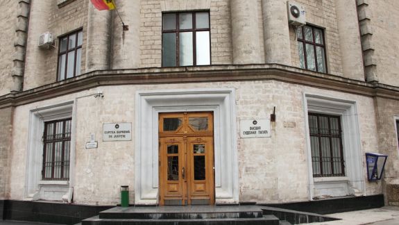 CEC, obligată să deschidă cel puțin 190 de secții de votare peste hotare. CSJ a respins recursul Comisiei. UPDATE: Comentariul CEC