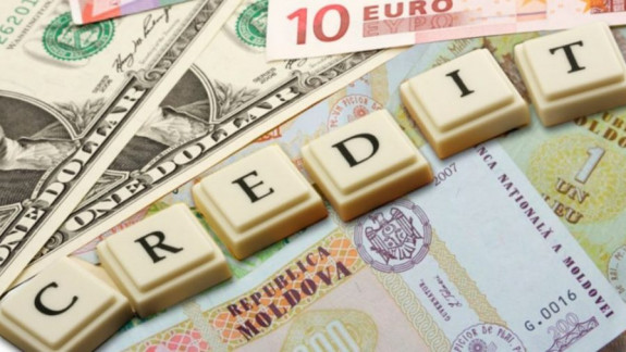 Cresc datoriile moldovenilor: În primele patru luni ale anului 2022, volumul creditelor a ajuns la 33 miliarde de lei