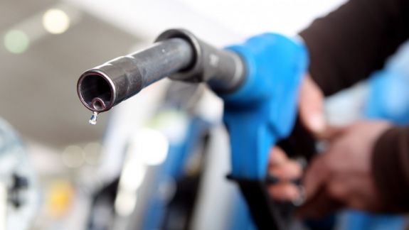 De la 1 iulie, ANRE va plafona câștigurile petroliștilor. Instituția a aprobat o nouă metodologie de calcul a prețurilor la carburanți
