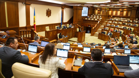 Deputații au susținut în lectura a doua măsuri de optimizare a procedurii de eliberare a actelor de identitate