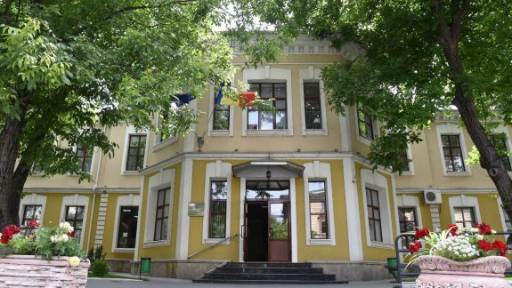 DOC. Viorel Prisacari, profesorul de la USMF acuzat de abuz, cere despăgubiri de un milion de lei de la Aliona Nastas