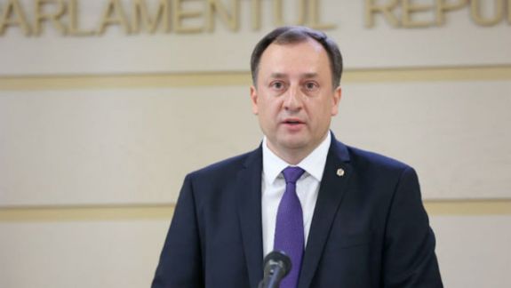 Dosarul deputatului Denis Ulanov, în care acesta este acuzat de escrocherie și spălare de bani, a fost trimis în judecată