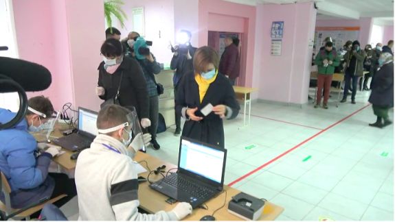 Lidera PAS, Maia Sandu, își exercită dreptul la vot