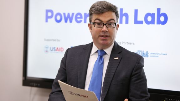 Vicedirector USAID John Riordan: Laboratorul va ajuta crearea unei curicule noi