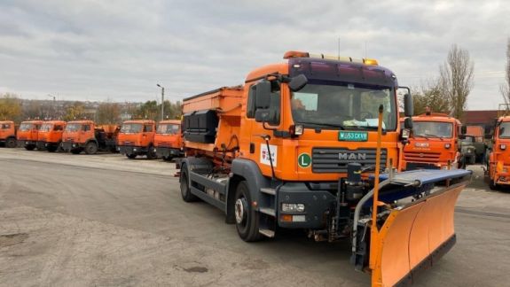 Gata pentru iarnă: 56 de autospeciale și câteva tone de material antiderapant pregătite de Primăria capitalei