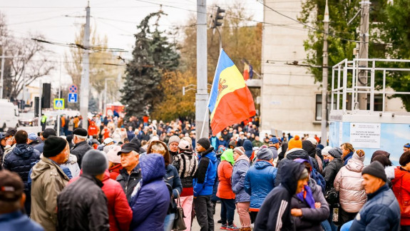 În centrul capitalei are loc o nouă manifestare antiguvernamentală. Protestatarii au blocat Piața Marii Adunări Naționale