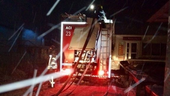 În noaptea dintre ani, pompierii și salvatorii au intervenit în peste 30 de misiuni