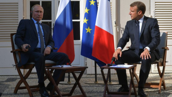 Într-o discuție cu Macron, Putin a cerut predarea Mariupolului pentru a pune capăt bombardamentelor