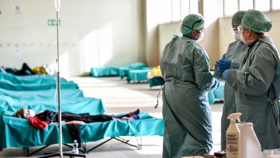 Italia: Numărul pacienților infectați cu COVID-19, internați la terapie intensivă, a scăzut pentru prima dată în ultimele două săptămâni
