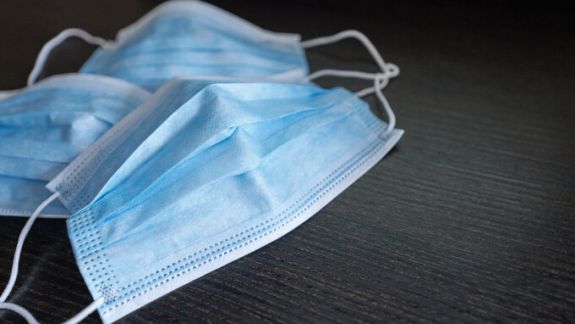 Mai multe țări au renunțat la restricții și încearcă „să trăiască cu infecția COVID-19”