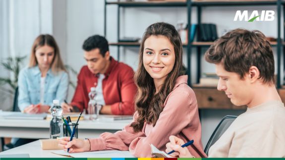 Vrei o carieră în sistemul bancar? MAIB lansează un programul de internship cu remunerare (VIDEO)