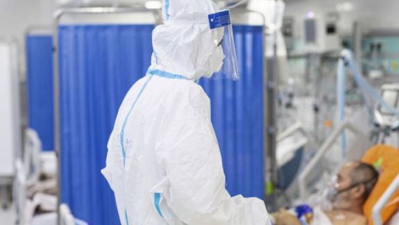 Medicii nevaccinați vor fi lipsiți de indemnizațiile unice de 16.000 de lei și de 100.000 de lei