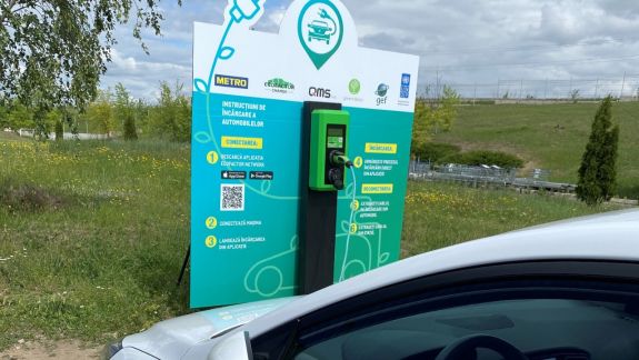 Încă două stații de încărcare a automobilelor electrice, instalate de METRO, în parteneriat cu PNUD