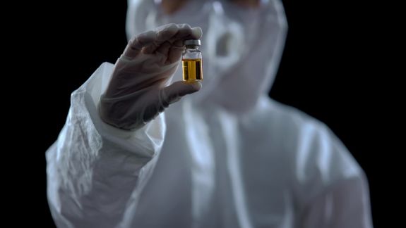 Mii de doze de vaccinuri COVID-19 contrafăcute, descoperite în China și Africa de Sud. Interpol: „Este doar vârful aisbergului”