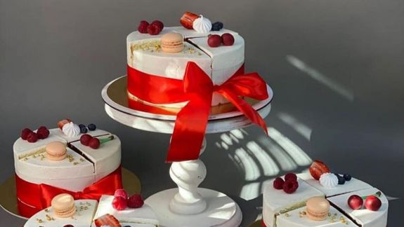 „Nimeni nu te poate opri să ajungi acolo unde îți dorești.” Povestea unei tinere mămici care încearcă să pună pe roate o afacere dulce într-un sat din Moldova (FOTO)