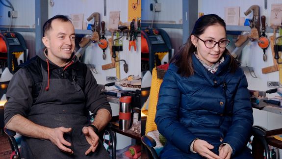 Oameni ca tine: Igor și Victoria Hîncu au transformat jocul în afacere și au găsit magia ascunsă într-o bucată de lemn (VIDEO)