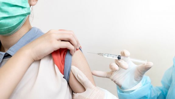 OMS: Copiii au un risc mai redus de a dezvolta forme severe de COVID-19, vaccinurile ar trebui oferite ţărilor sărace