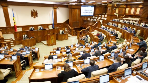 PAS, PSRM și Partidul Șor ar intra în Parlament dacă duminica viitoare ar avea loc alegeri, arată datele unui sondaj