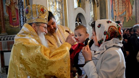 Premierul, indignat de slujbele și împărtășania în biserici: Nu vreau să fiu rău, dar mă tem că vor crește cazurile de infectări