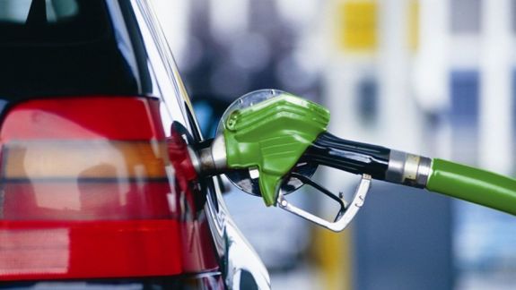 Prețurile plafon la carburanți sunt în creștere pentru a patra zi consecutiv. Precizările ANRE