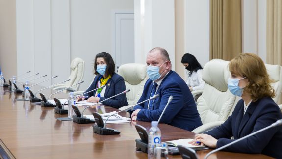 Premierul le cere cultelor religioase să evite aglomerarea lăcașelor, în special în timpul oficierii slujbelor