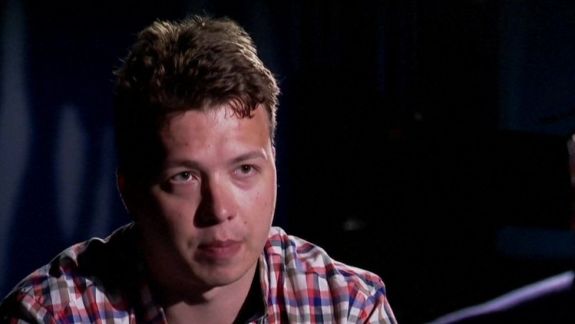 Protasevici s-a „autodeclarat” vinovat și „l-a lăudat” pe Lukașenko. Televiziunea de stat din Belarus a difuzat un interviu cu jurnalistul reținut