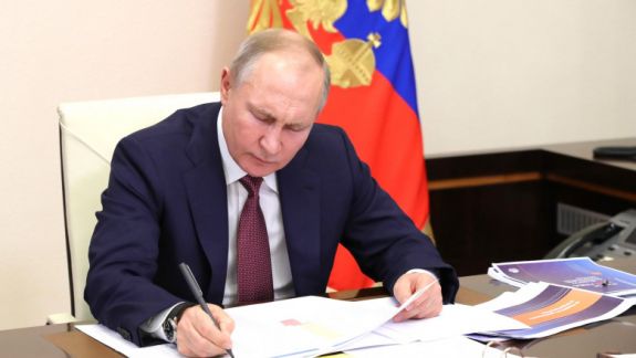 Putin aprobă un set de măsuri anticriză: Moratoriu pe controalele programate la întreprinderi și achiziții simplificate la medicamente