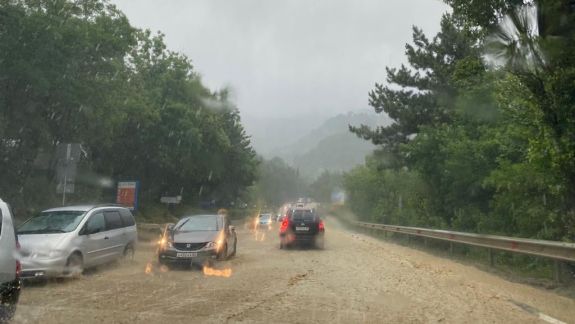 Regim de urgență în sudul Ucrainei. Un oraș din Crimeea a fost inundat (VIDEO)