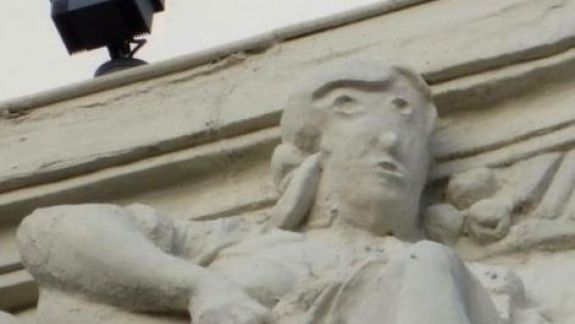 Restaurare eșuată în Spania. Statuia unei femei zâmbitoare a ajuns să semene cu un „cartof”