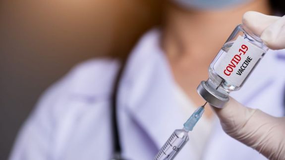 România constată surplus de vaccin din cauza interesului în scădere a populației. O parte din doze vor fi donate R. Moldova