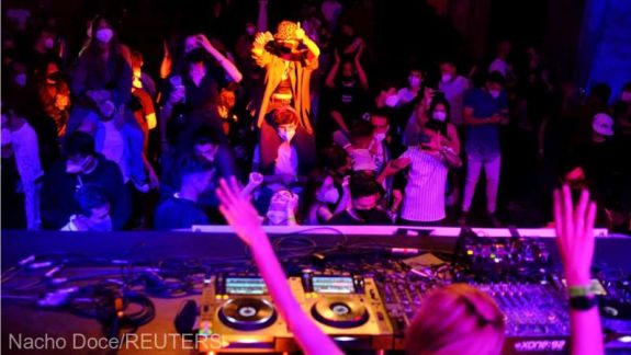 Spania: În jur de 250 de persoane au participat la un festival de muzică electronică în cadrul unui program pilot digital