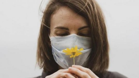 Studiu: Simțul mirosului după infecția cu Covid-19, revine în general după opt luni