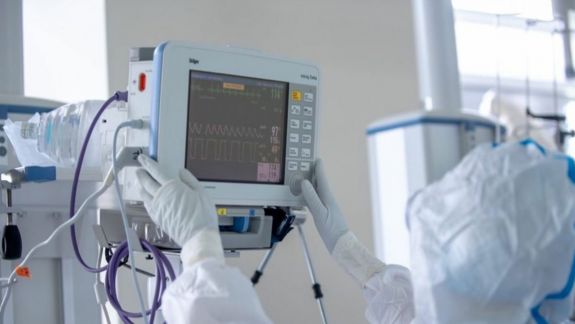 Sute de utilaje medicale, echipament de protecție și chiar patru automobile au fost distribuite instituțiilor medicale