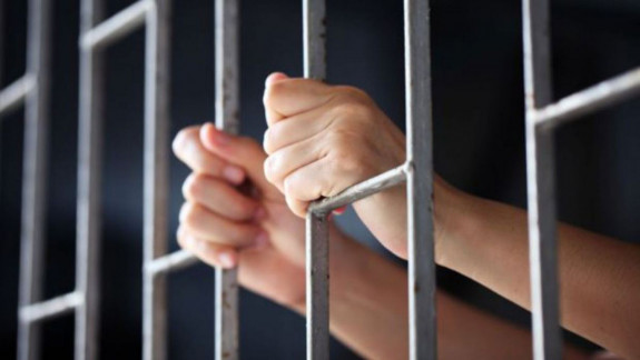Tânărul care ar fi ucis o fată de 17 ani a primit 30 de zile de arest preventiv