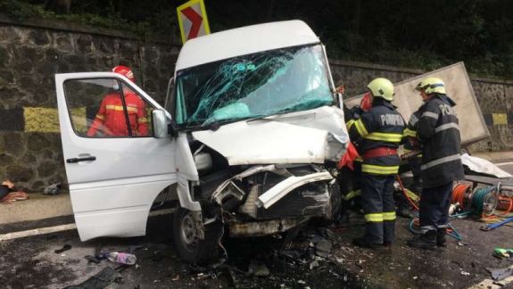 Un accident cu implicarea unui microbuz în care se aflau nouă moldoveni s-a produs în România. Opt persoane au fost spitalizate