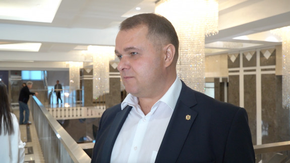 Un deputat BCS, somat să depună explicații la poliție pentru purtarea panglicii bicolore. „M-au sunat și m-au chemat” (VIDEO)