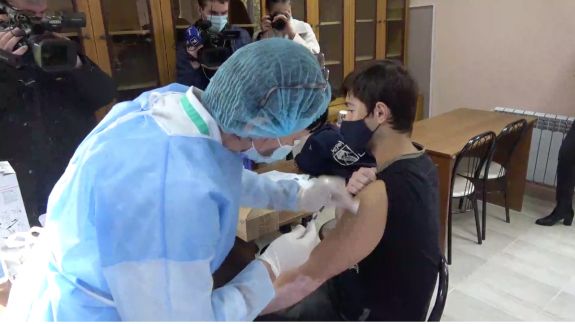 Vaccinarea anti-COVID, mai aproape de studenți. Un centru de imunizare, deschis într-un cămin studențesc din sectorul Rîșcani