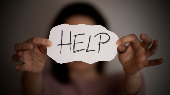 Violența împotriva femeilor: „Supraviețuitoarele adesea rămân cu sentimente de frică și furie”. Măsurile de prevenire și combatere a fenomenului