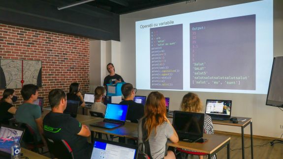Zeci de tineri din mai multe orașe ale țării au testat timp de 2 zile cum este să fii programator