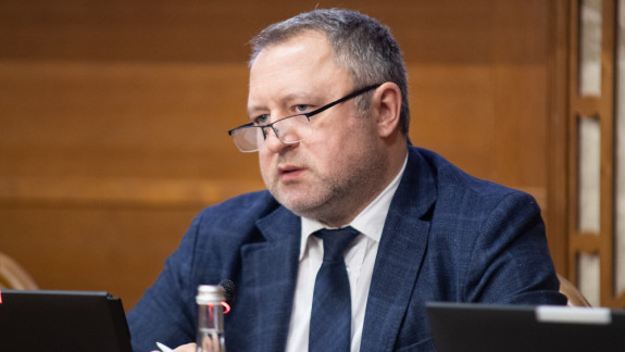 Zelenski l-a numit pe Kostin, deputat din partidul său, în funcția de procuror general al Ucrainei