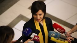 Dodon o îndeamnă pe Maia Sandu să meargă la plimbare: „Pădurea e galbenă. Am văzut că a purtat o eșarfă galbenă” (FOCUS)