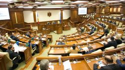 Alaiba a pregătit un proiect de lege: Salariile demnitarilor de stat ar putea fi făcute publice