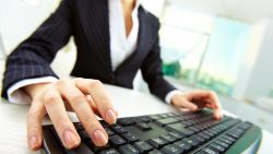 Bugetarii vor lucra 12 sâmbete pentru a recupera zilele libere, iar programul de muncă va fi extins cu o oră
